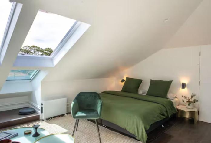 The Attic - Luxury Harbourside Homestay