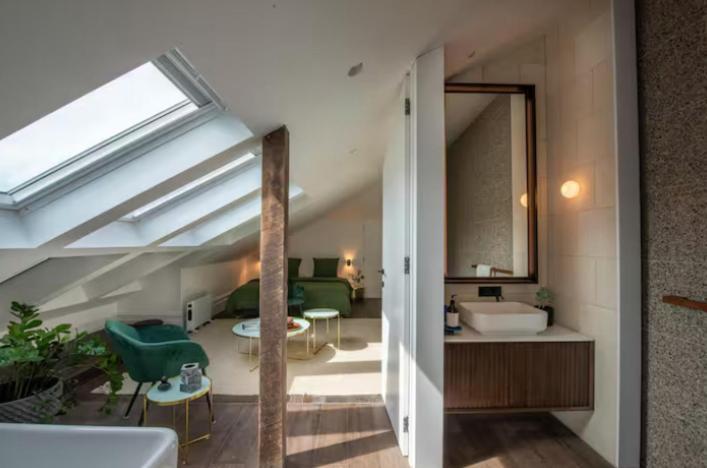 Homestay The Attic - Luxury Harbourside